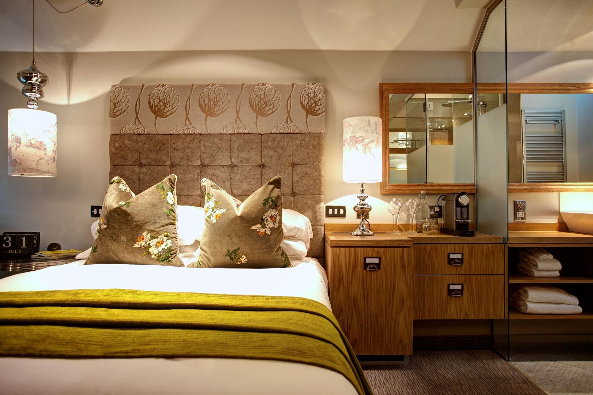 Oddfellows & 4*