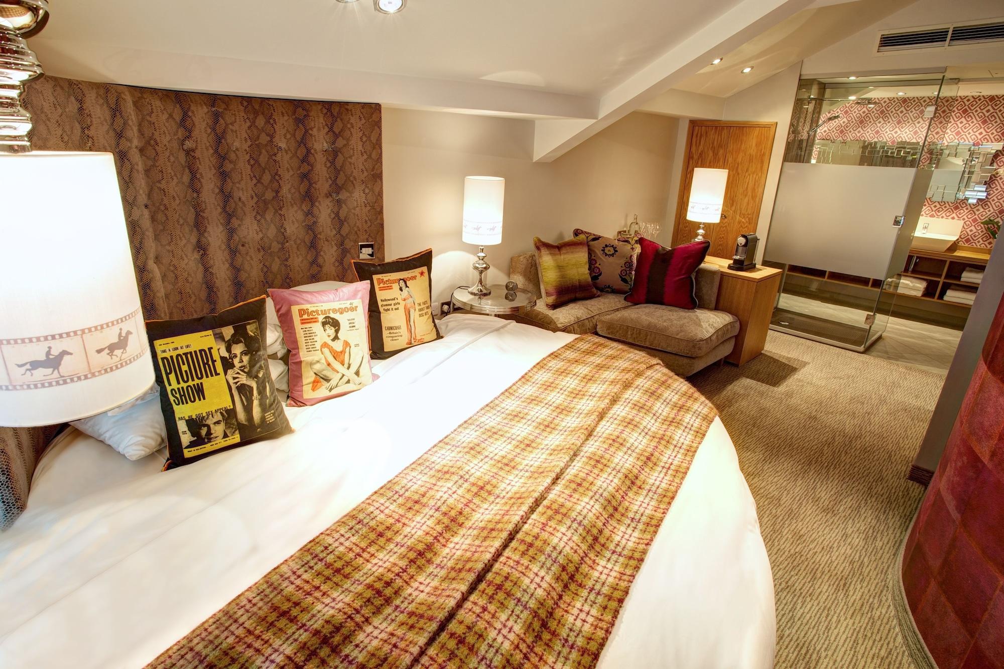 Oddfellows & 4*