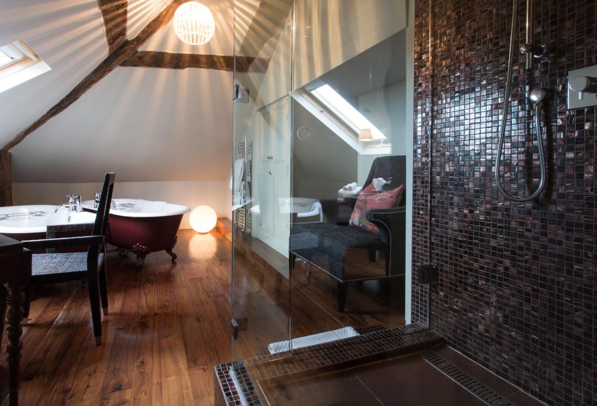 Oddfellows & 4*