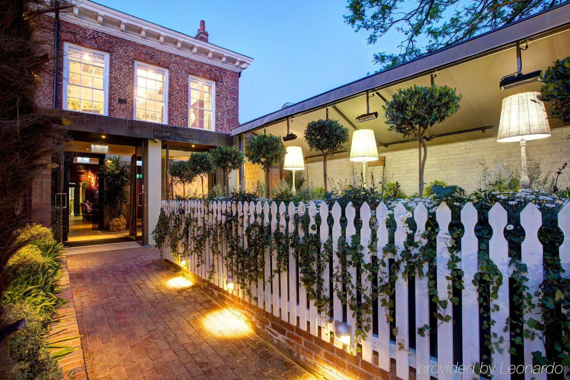 Oddfellows & 4*